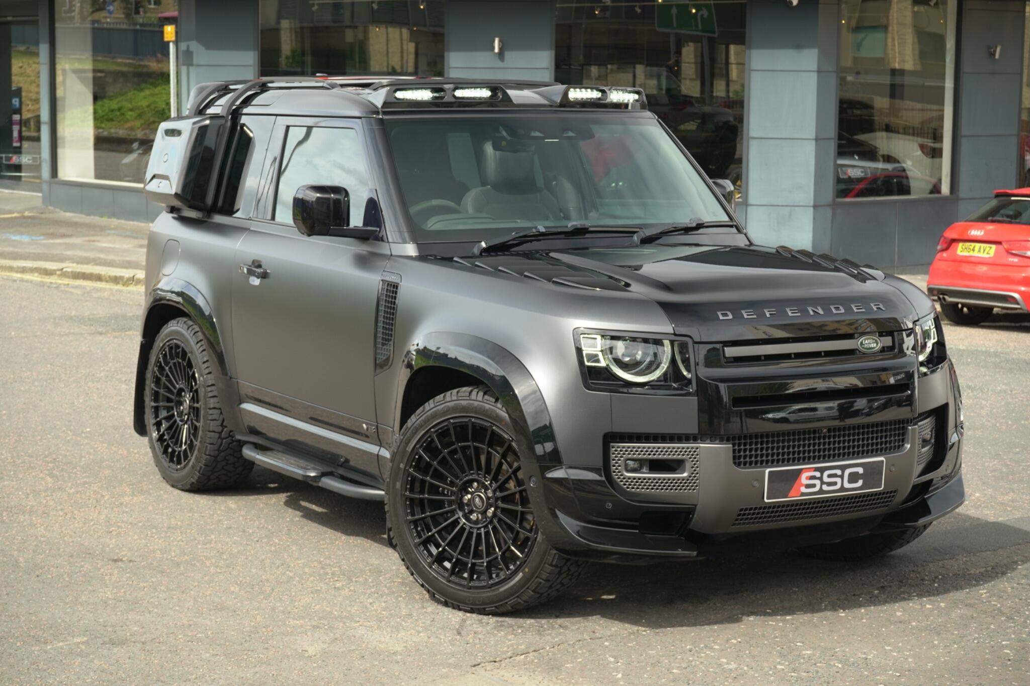 Land Rover Defender 90 view 31