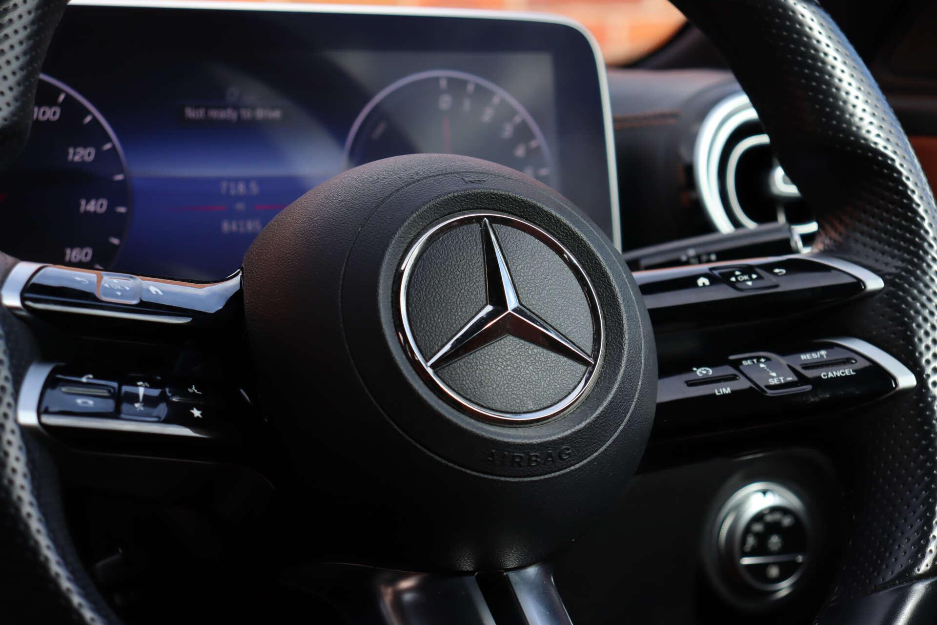 Mercedes-Benz C Class view 26
