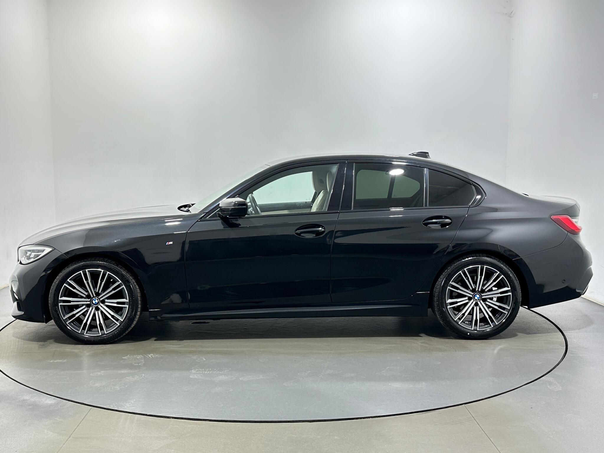BMW 3 Series view 5