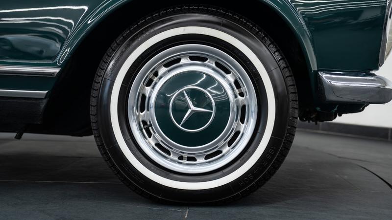Mercedes-Benz SL view 18