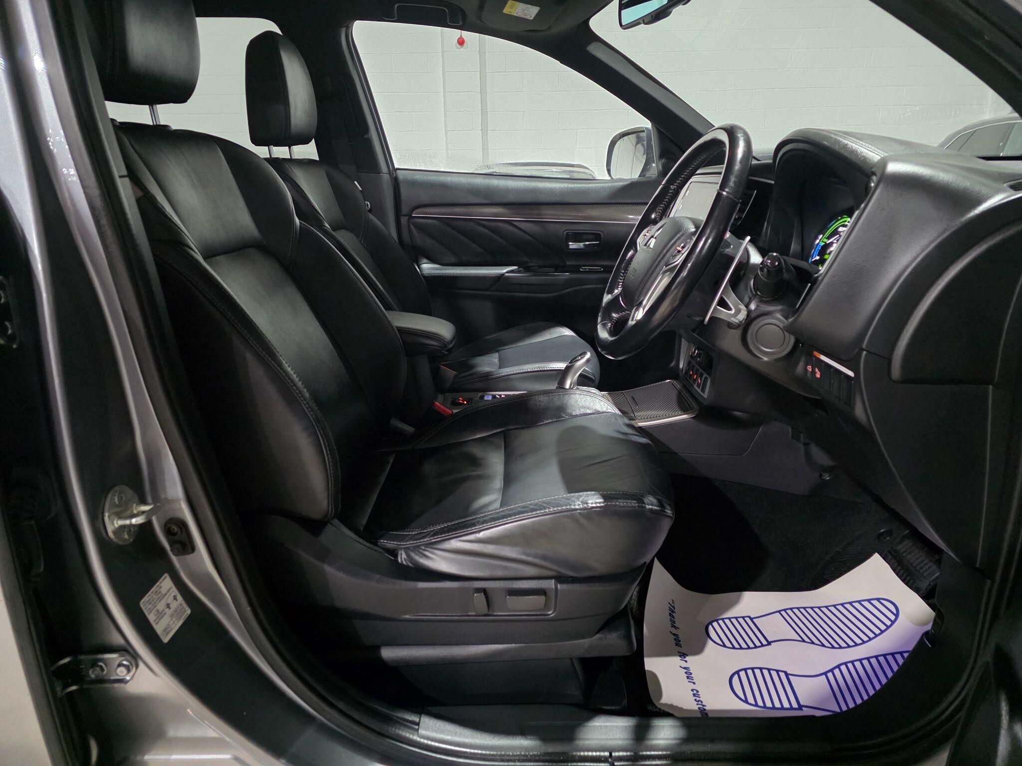 Mitsubishi Outlander view 6