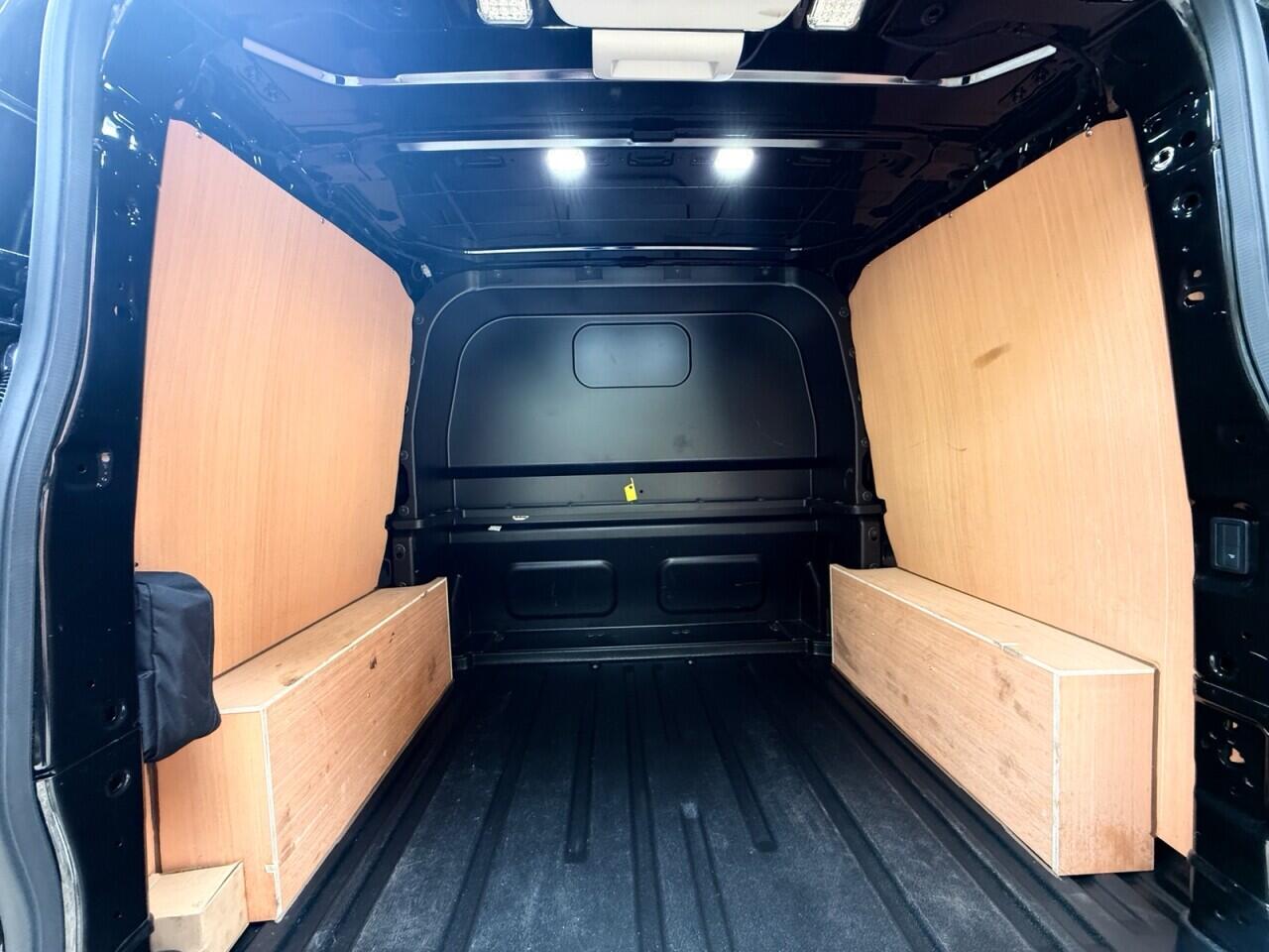 Ford Transit Custom view 10