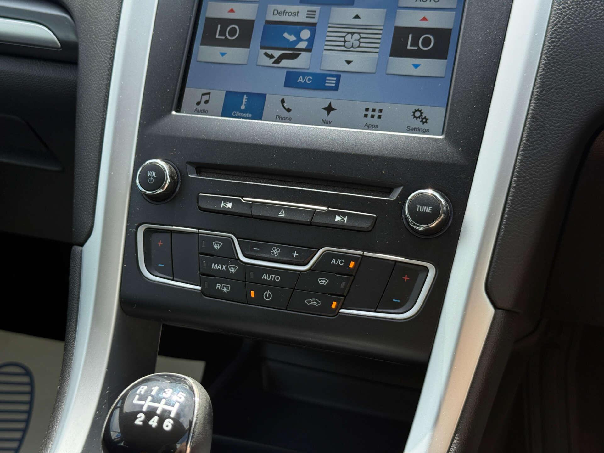 Ford Mondeo view 54