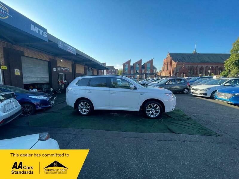2014 Mitsubishi Outlander image 11