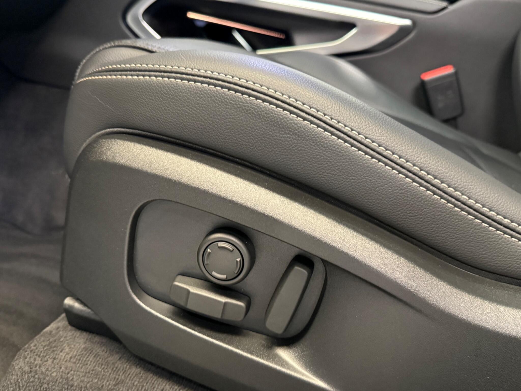 Jaguar F-Pace view 17