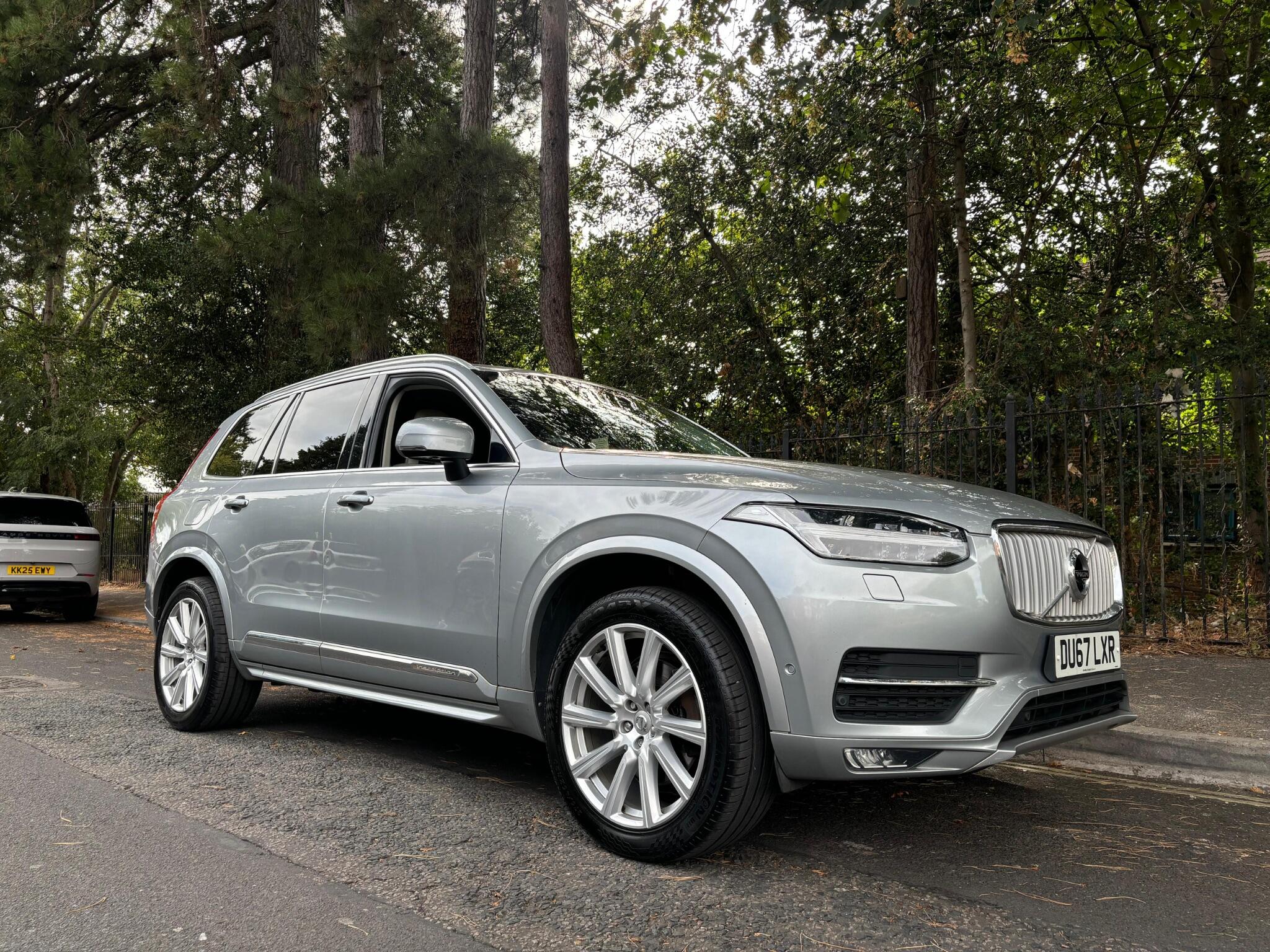 Volvo XC90 view 5