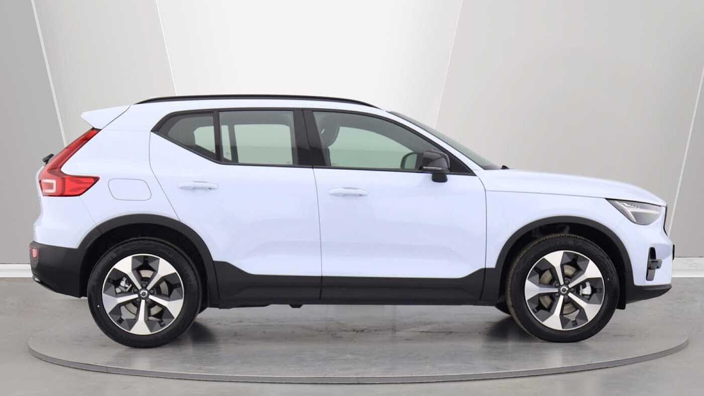 Volvo XC40 view 3