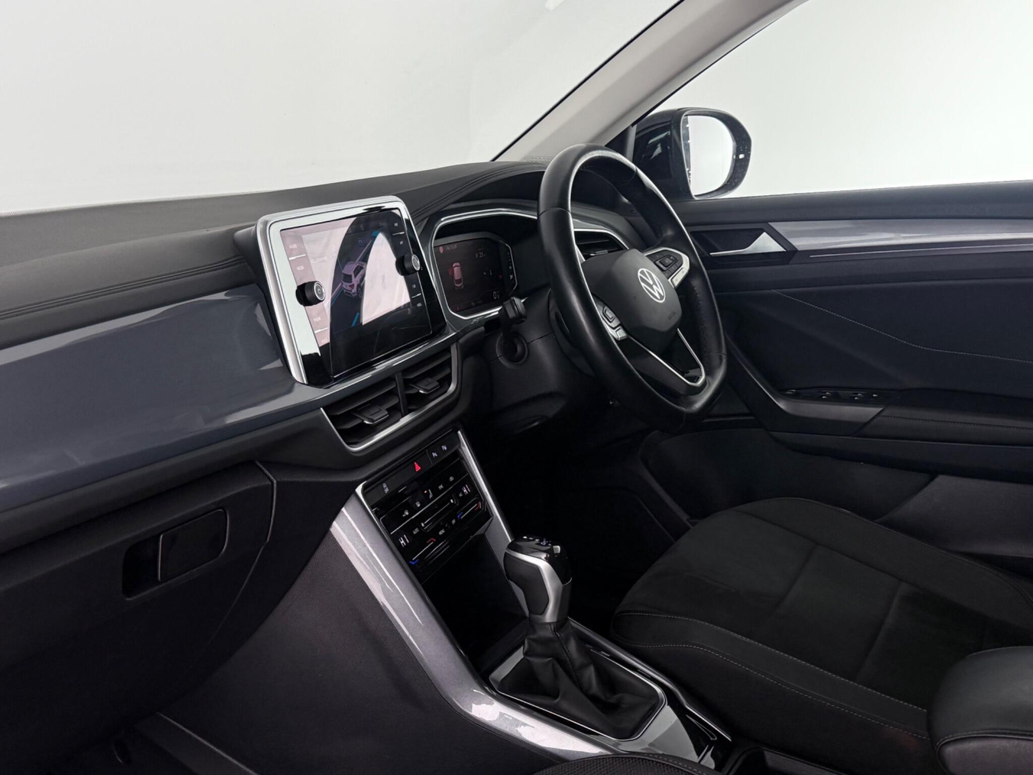 Volkswagen T-Roc view 9