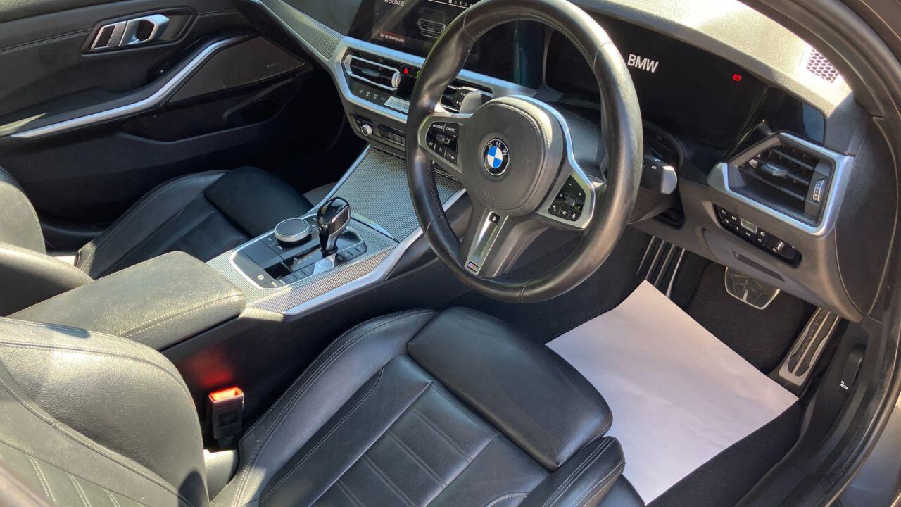 BMW 3 Series view 24