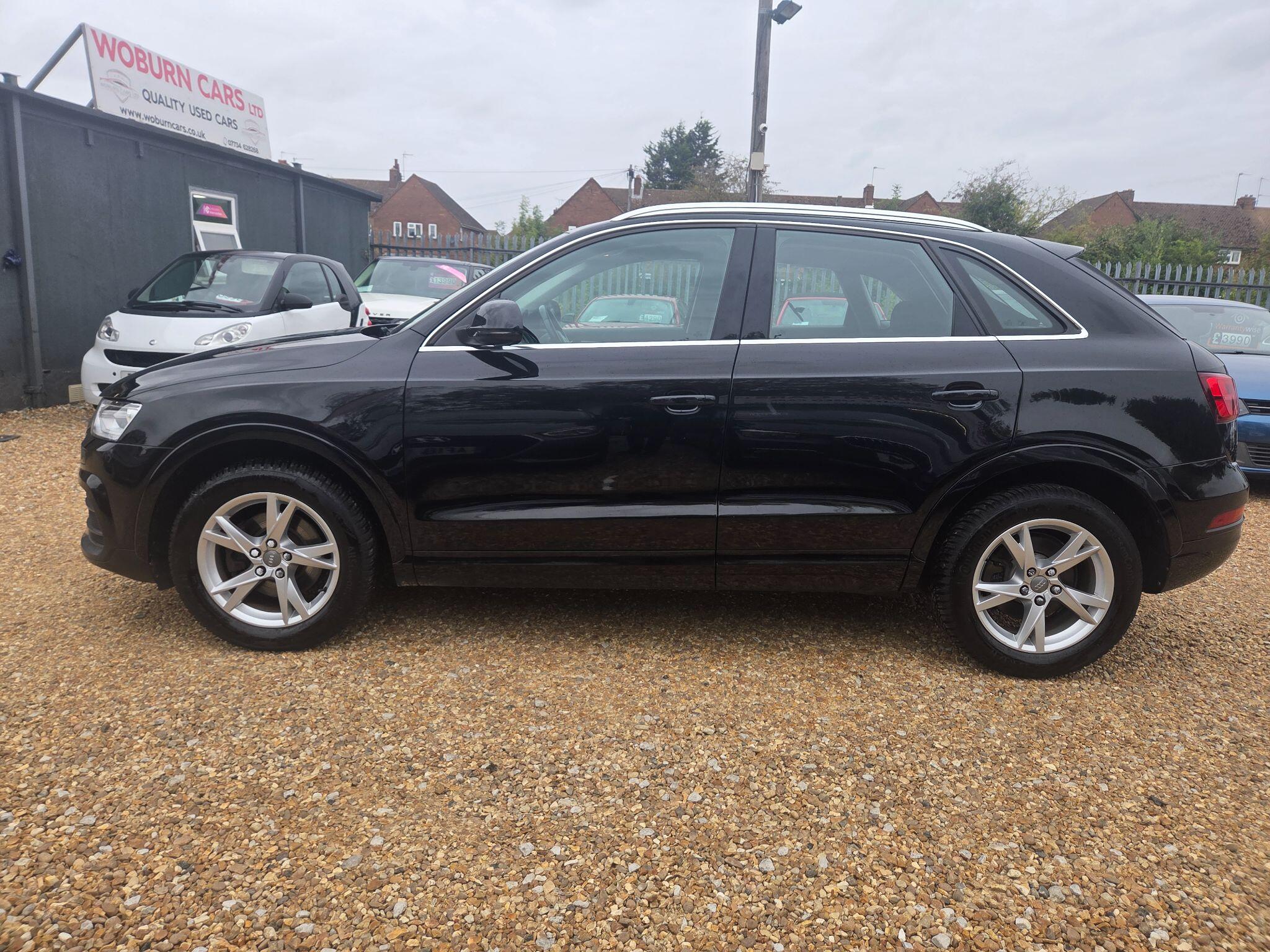 Audi Q3 view 19