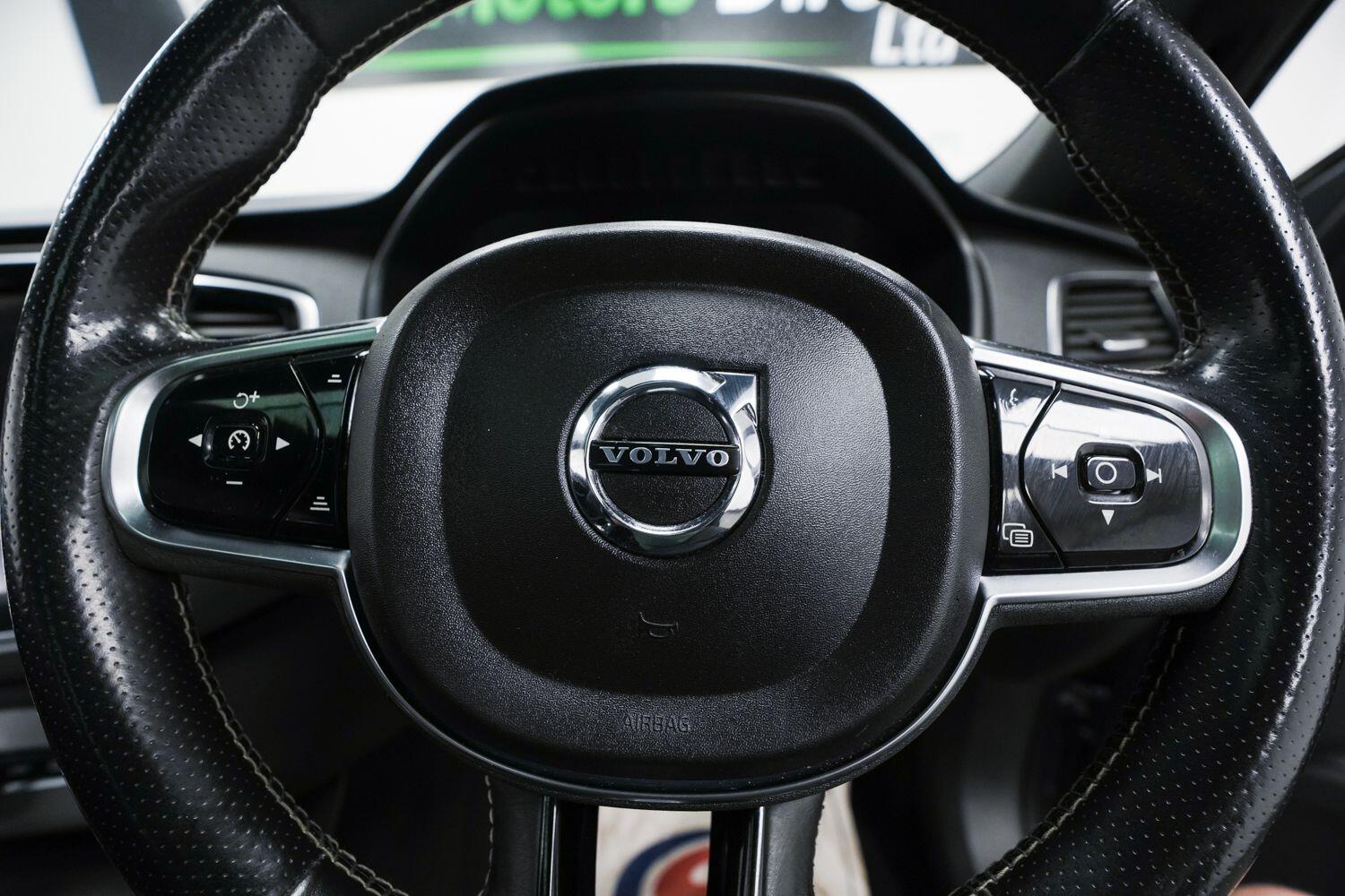 Volvo XC90 view 18