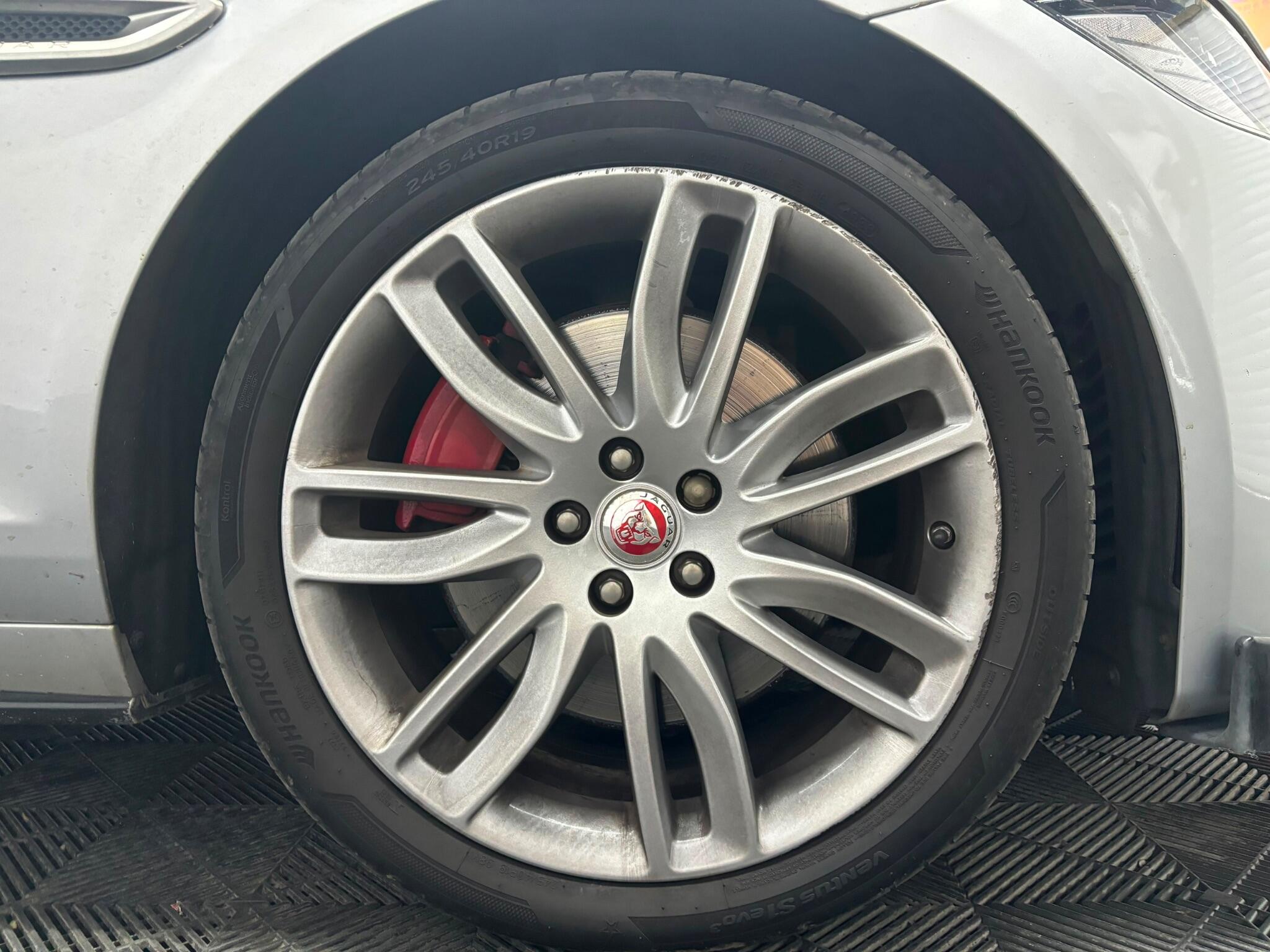 Jaguar XF view 36