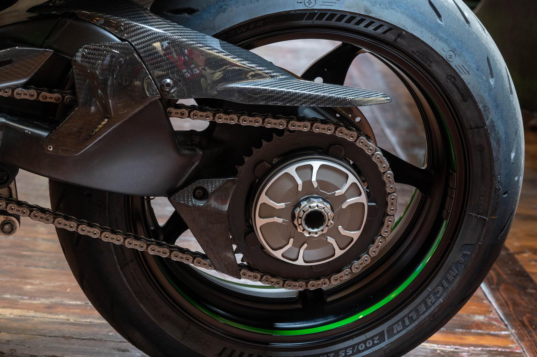 Kawasaki Ninja H2 view 21