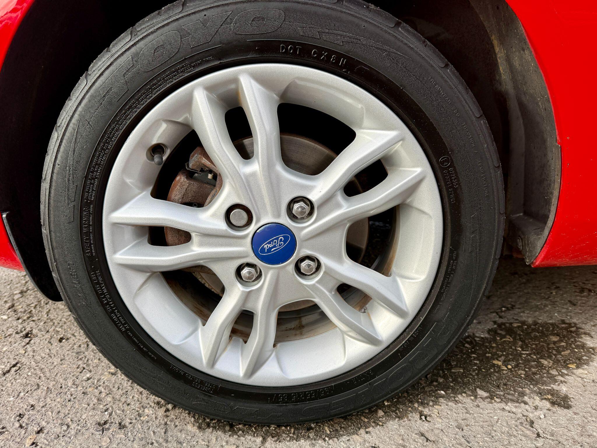 2014 Ford Fiesta image 9