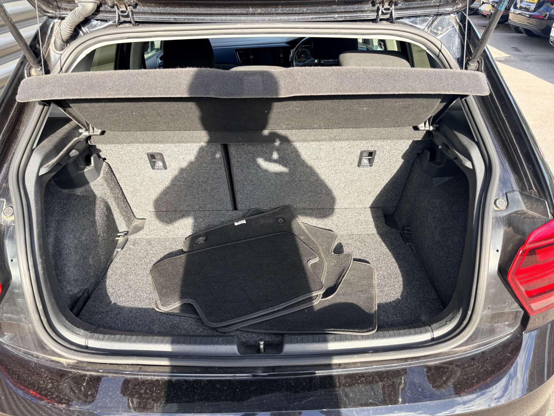 Volkswagen Polo view 9