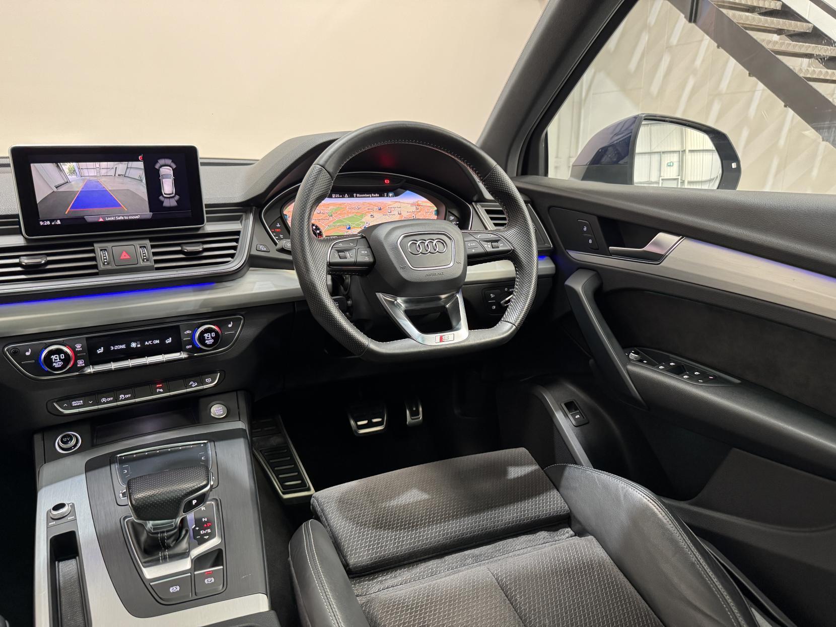 Audi Q5 view 22