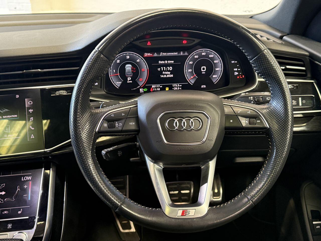 Audi Q8 view 38
