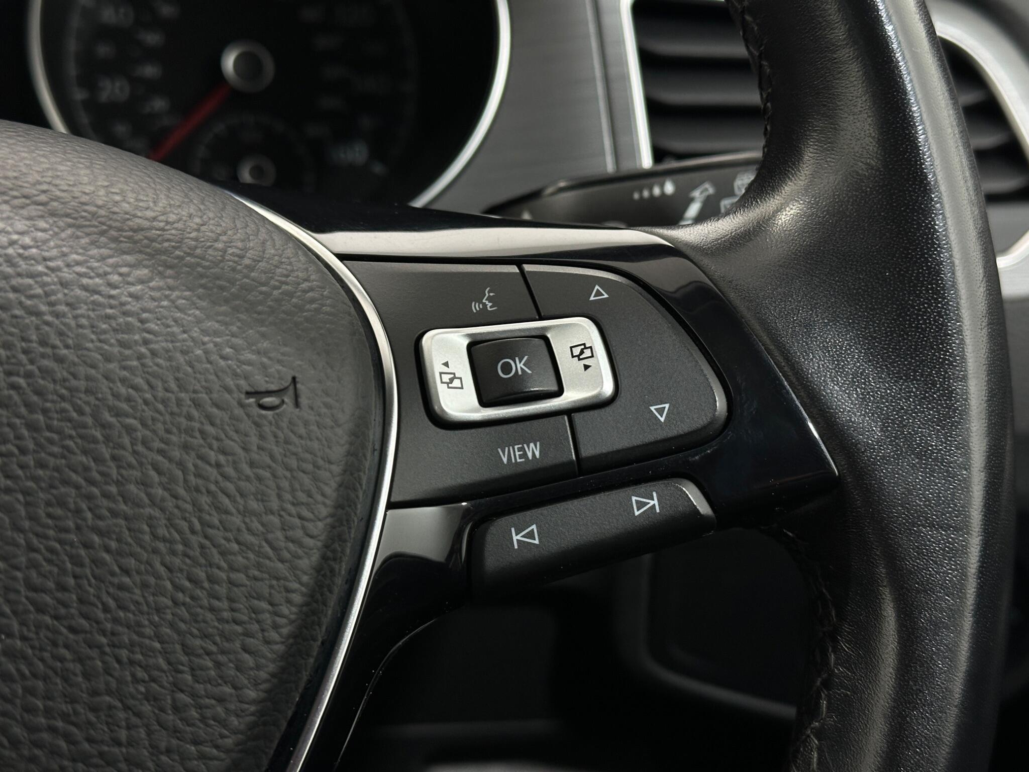 Volkswagen Golf Sportsvan view 16