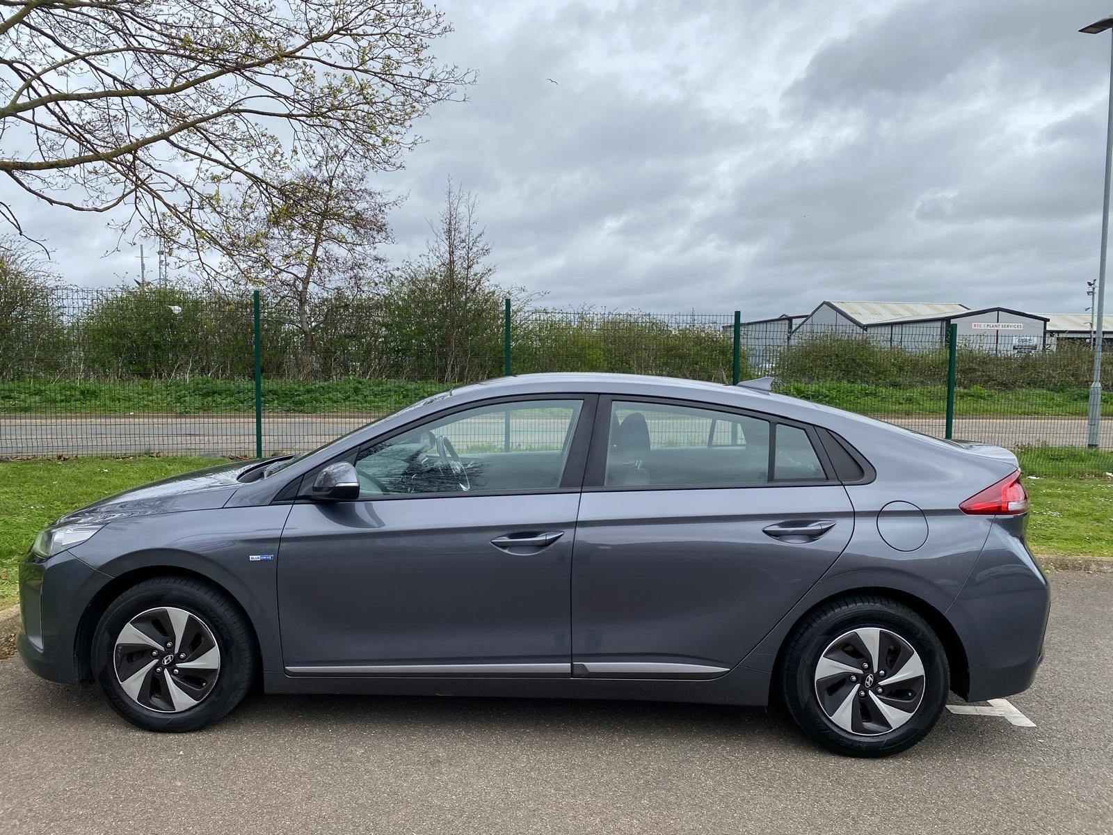 Hyundai Ioniq view 4