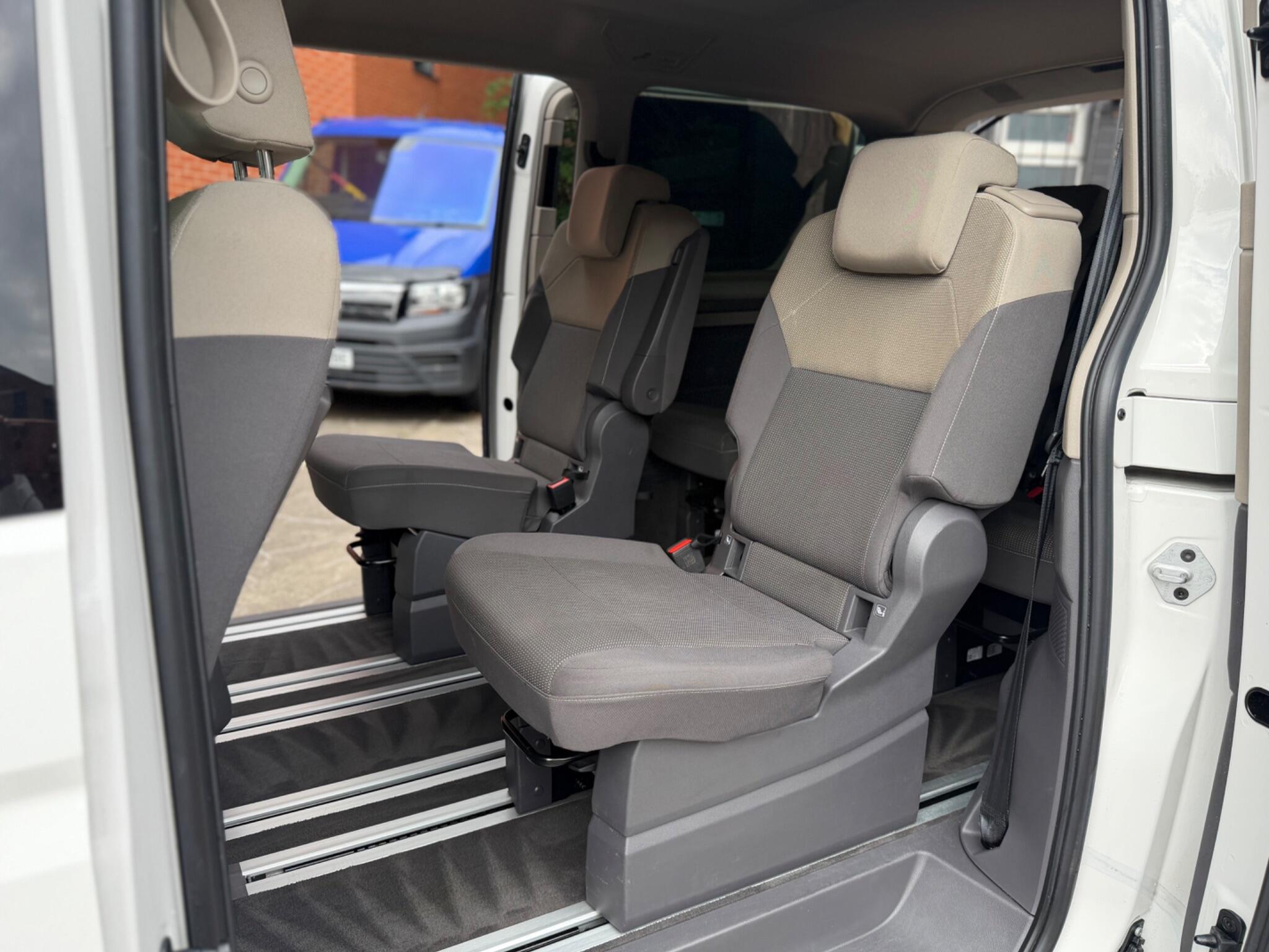 Volkswagen Multivan view 35