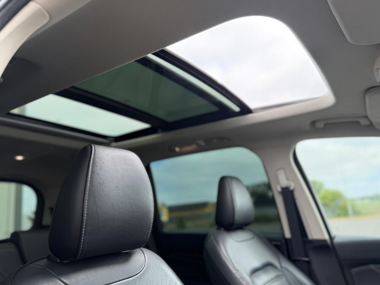 Ford Galaxy view 30