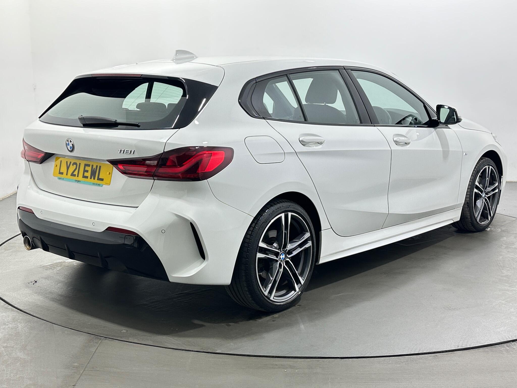 BMW 1 Series view 8