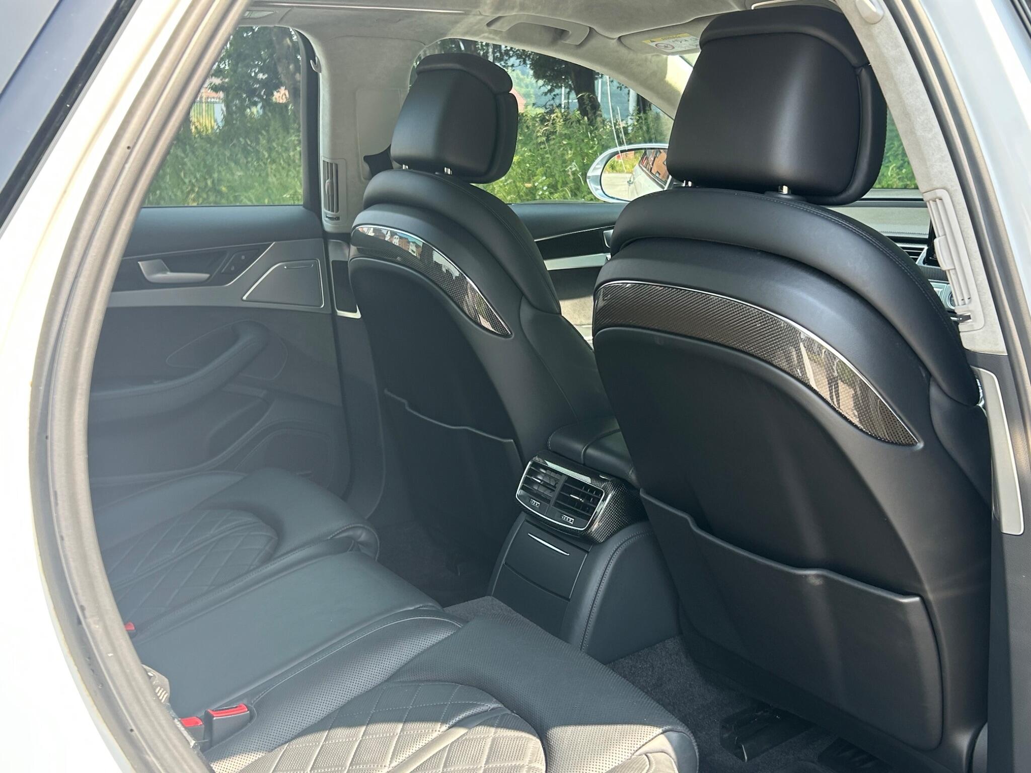 Audi S8 view 33