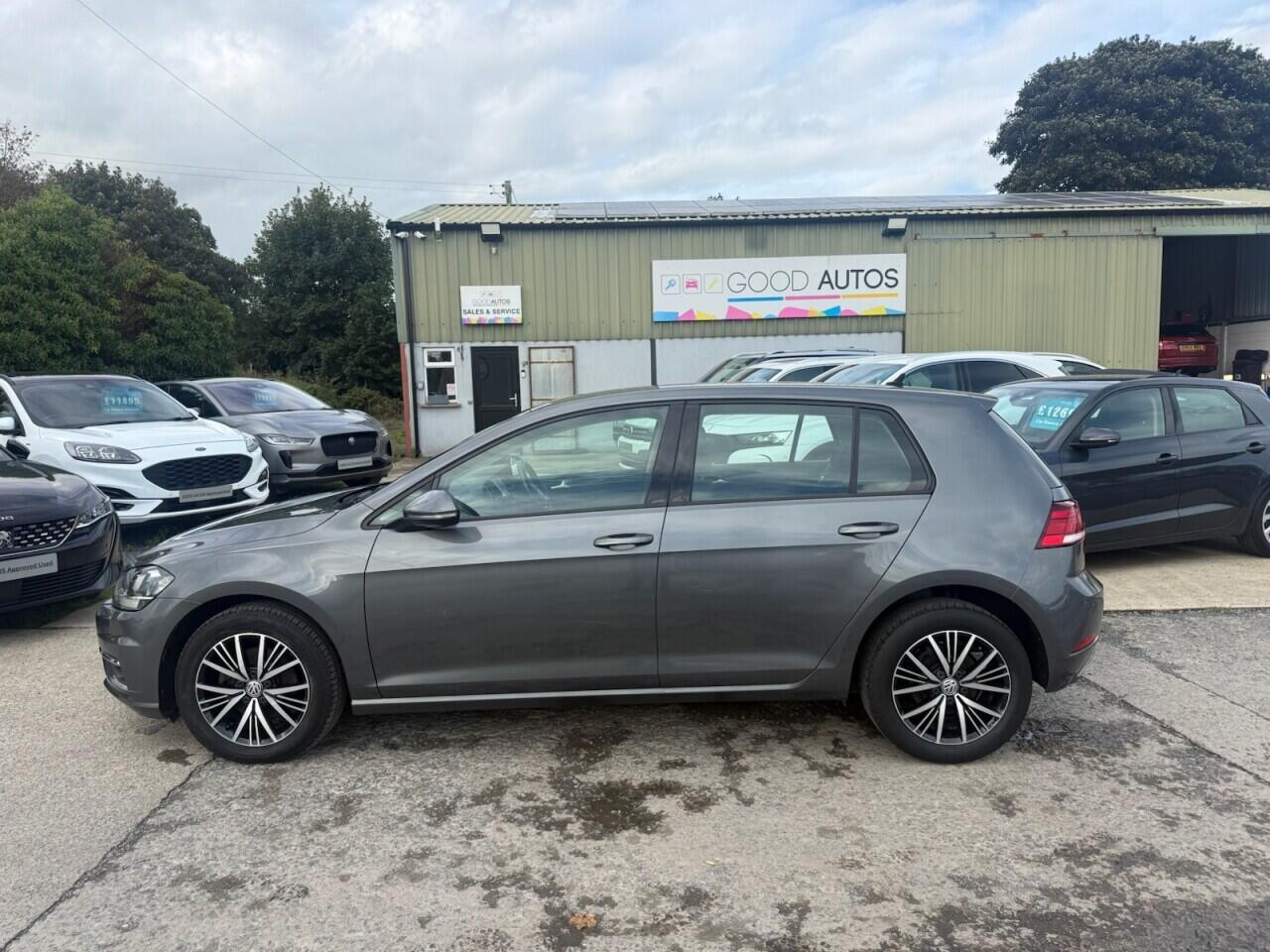Volkswagen Golf view 3