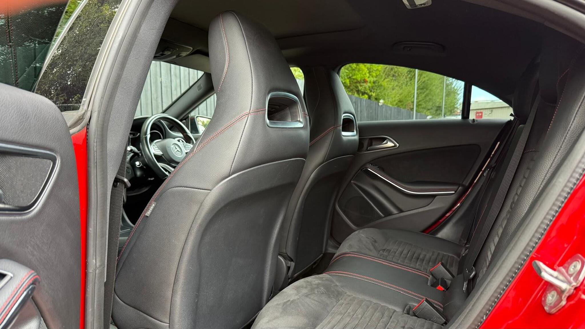 Mercedes-Benz Cla view 28
