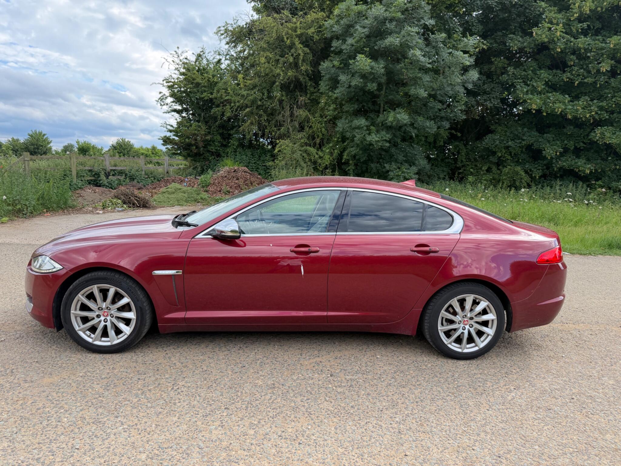 Jaguar XF view 25