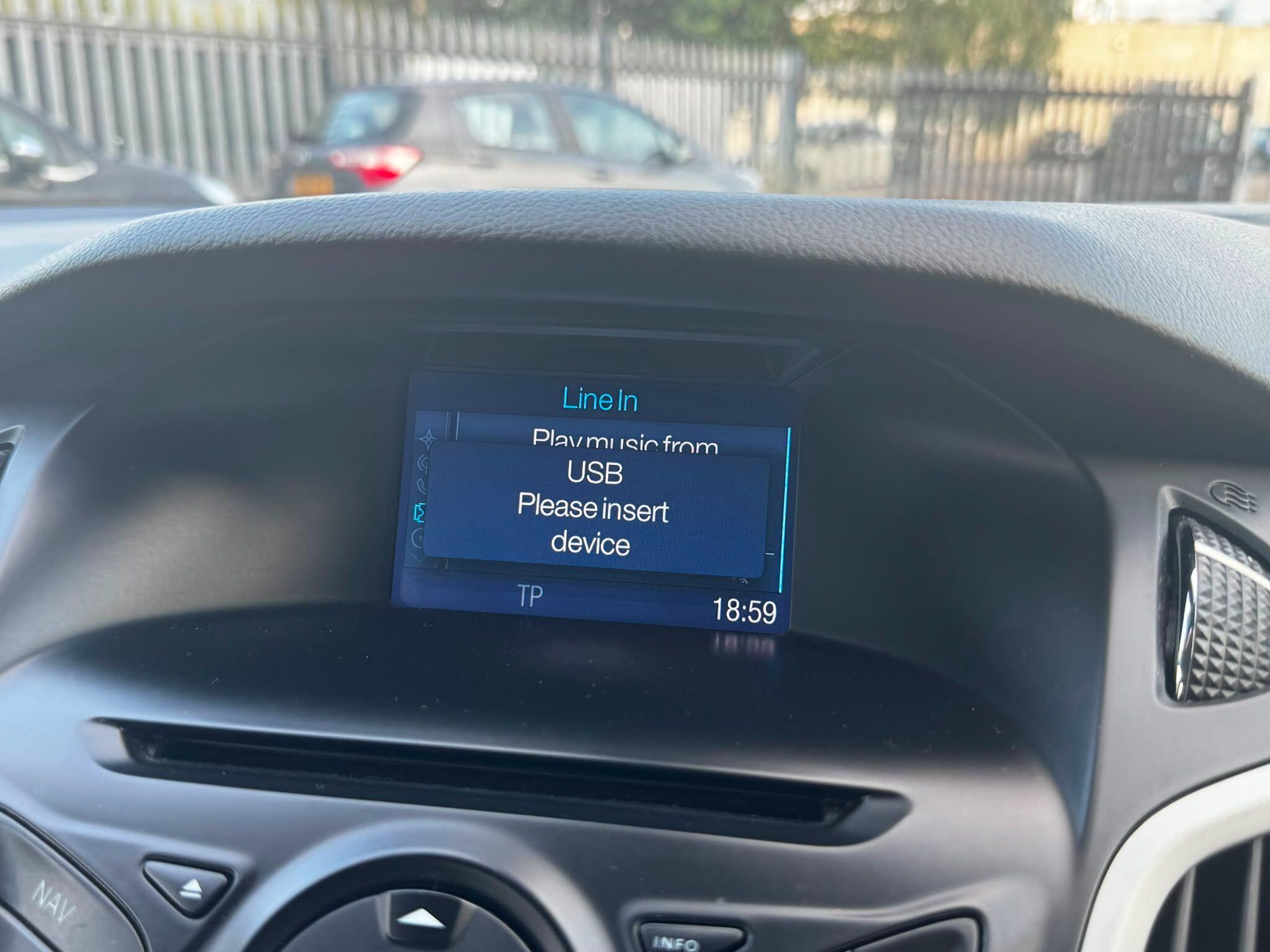 Ford Focus view 35