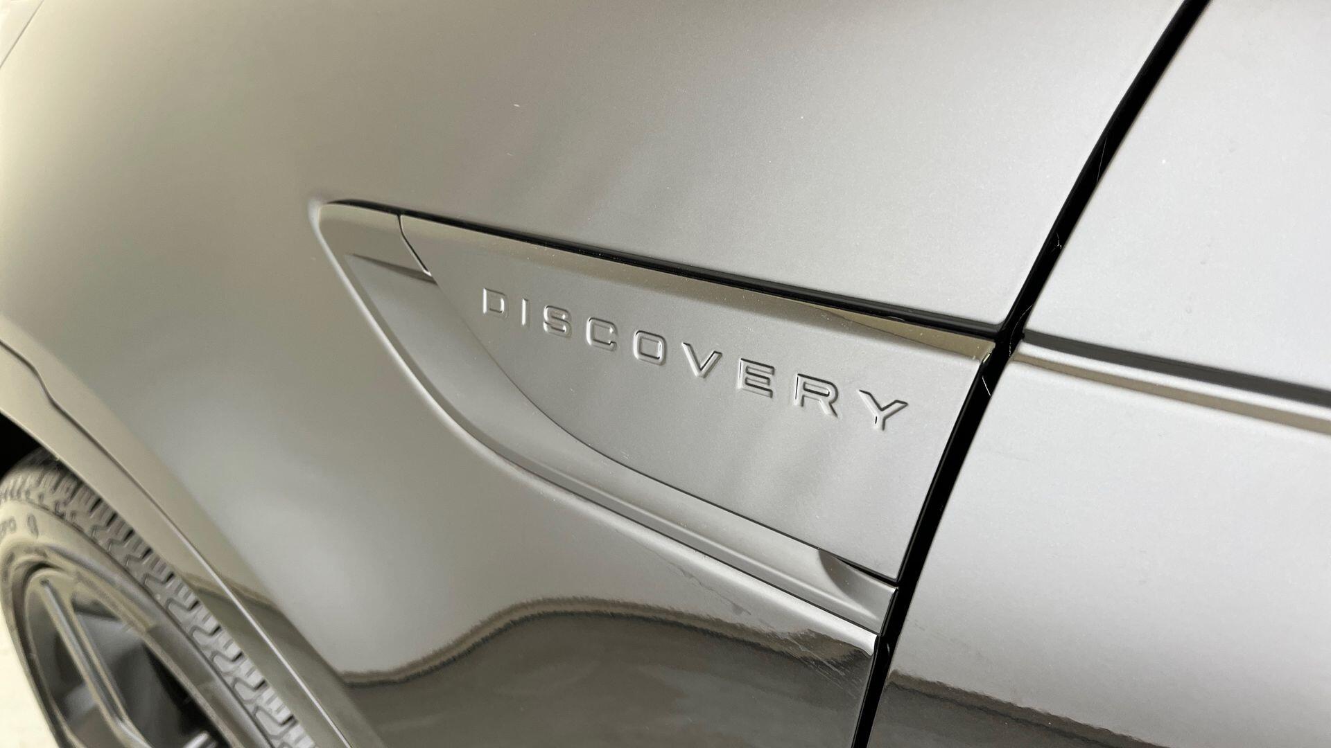 Land Rover Discovery view 28