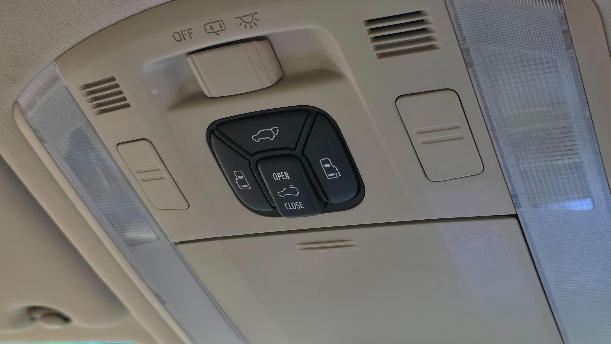 Toyota Vellfire view 8