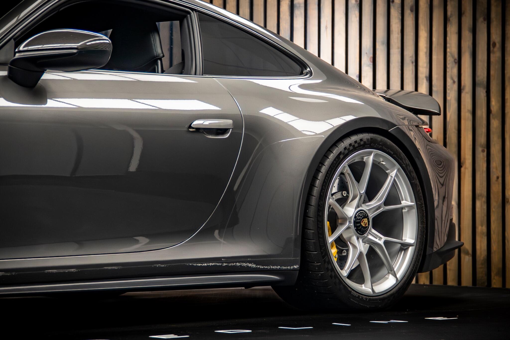 Porsche 911 view 16