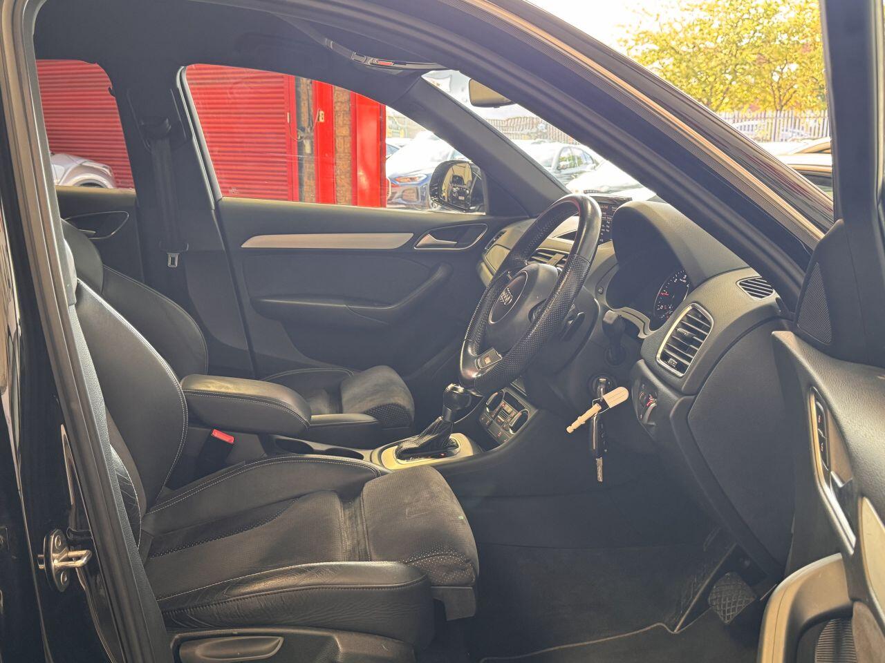 Audi Q3 view 31