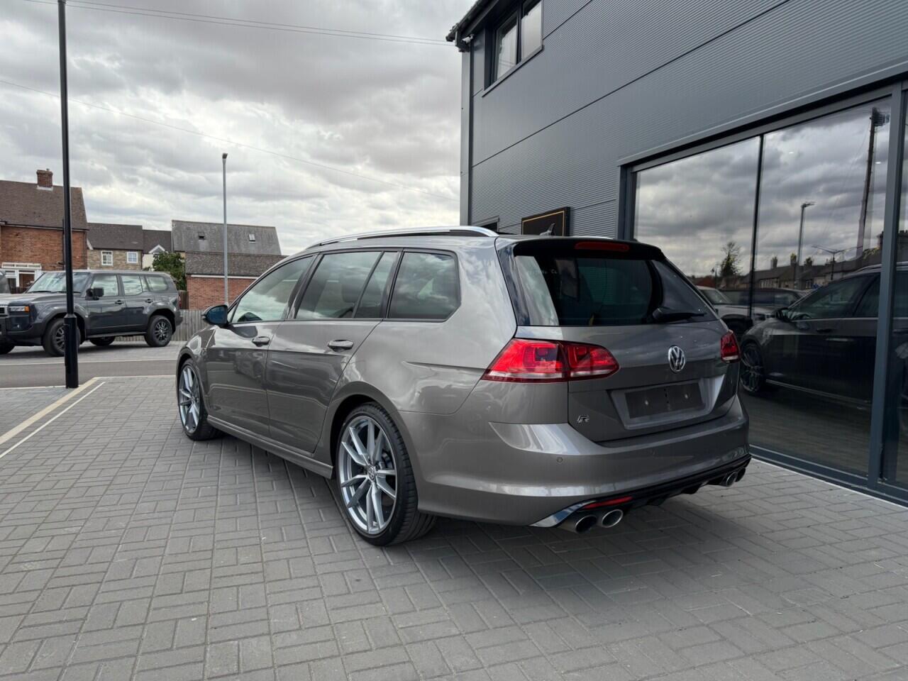 Volkswagen Golf view 4