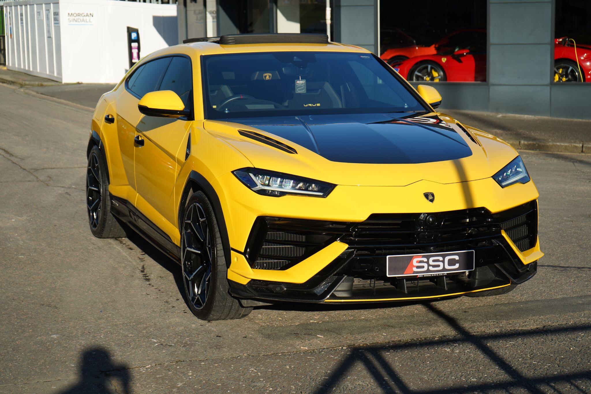 Lamborghini Urus view 5