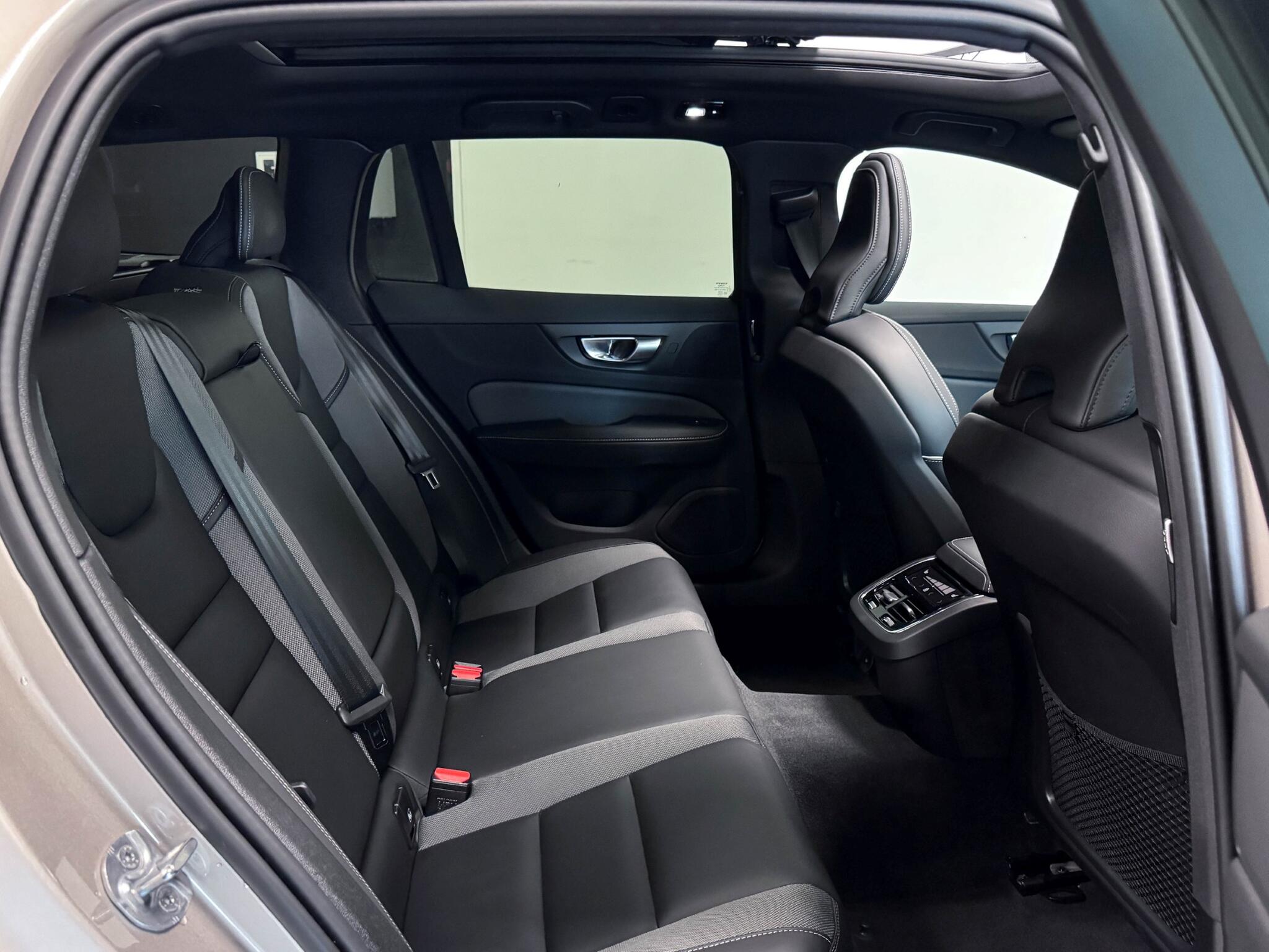 Volvo V60 view 11