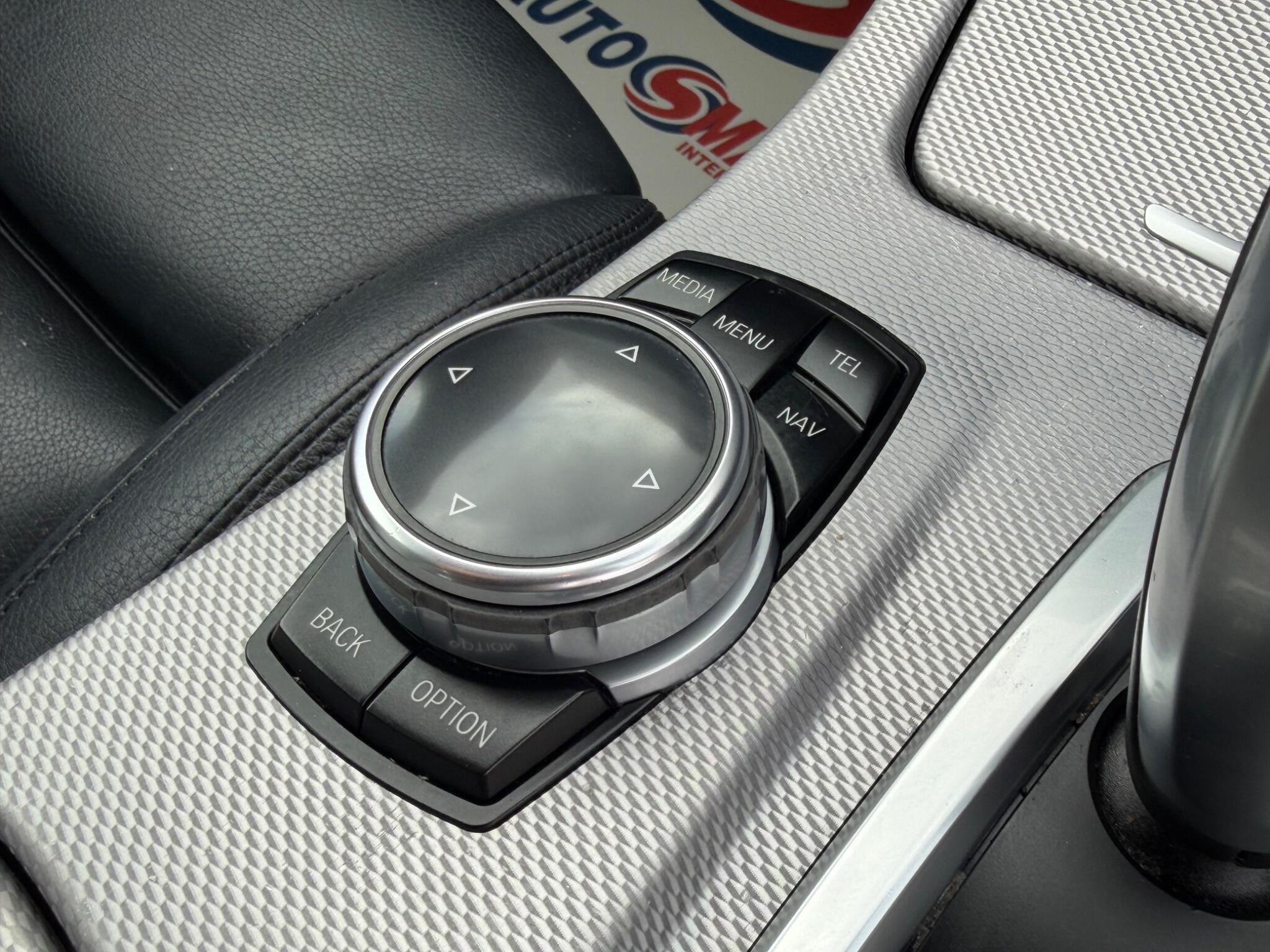 BMW 5 Series view 24