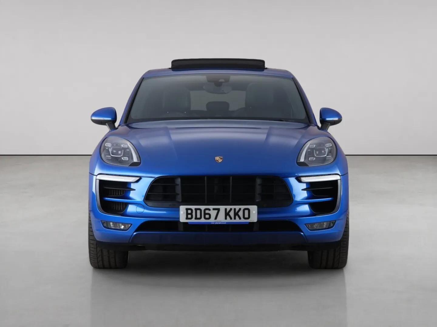 Porsche Macan view 5