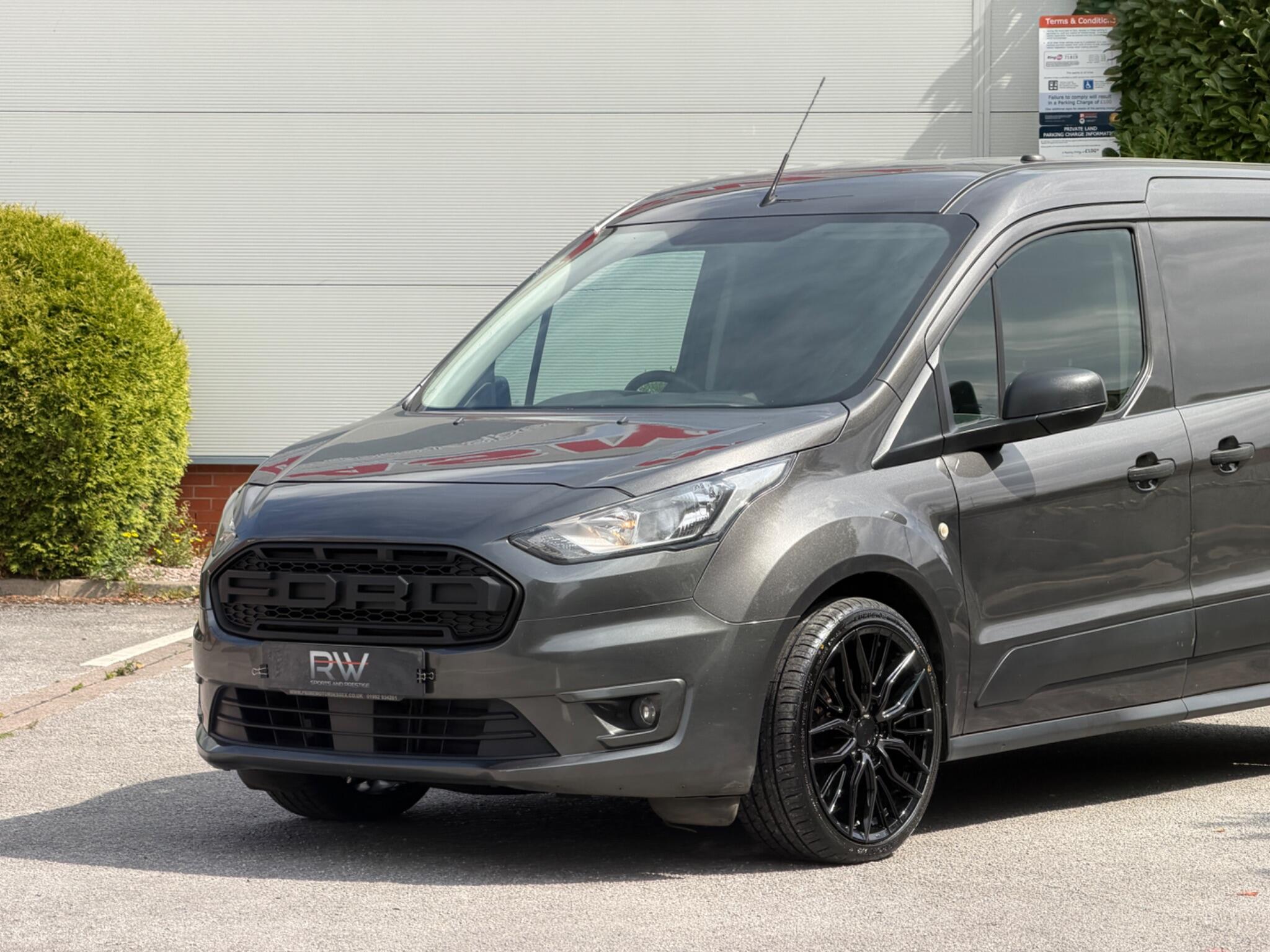 Ford Transit Connect view 12