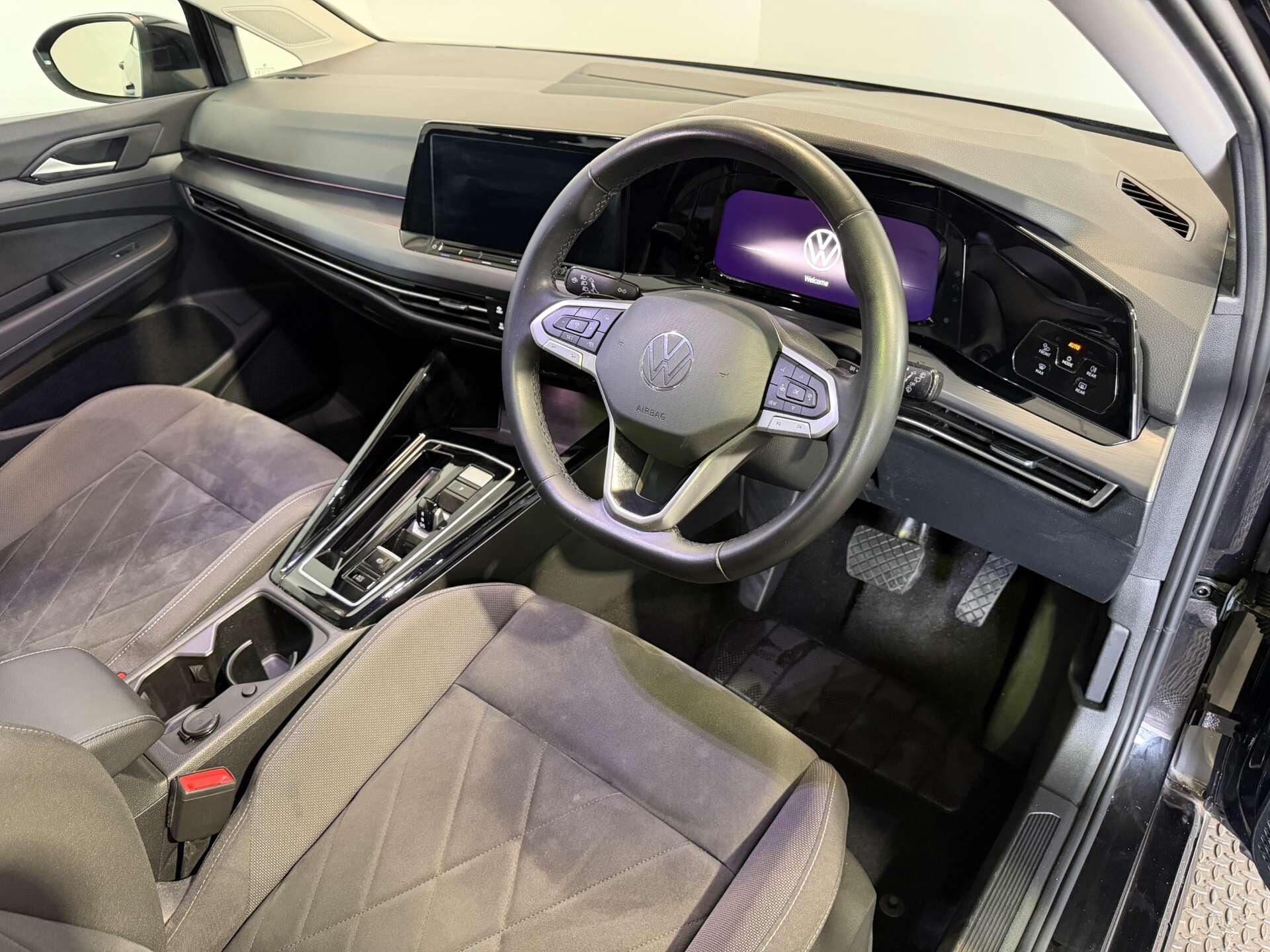 Volkswagen Golf view 17