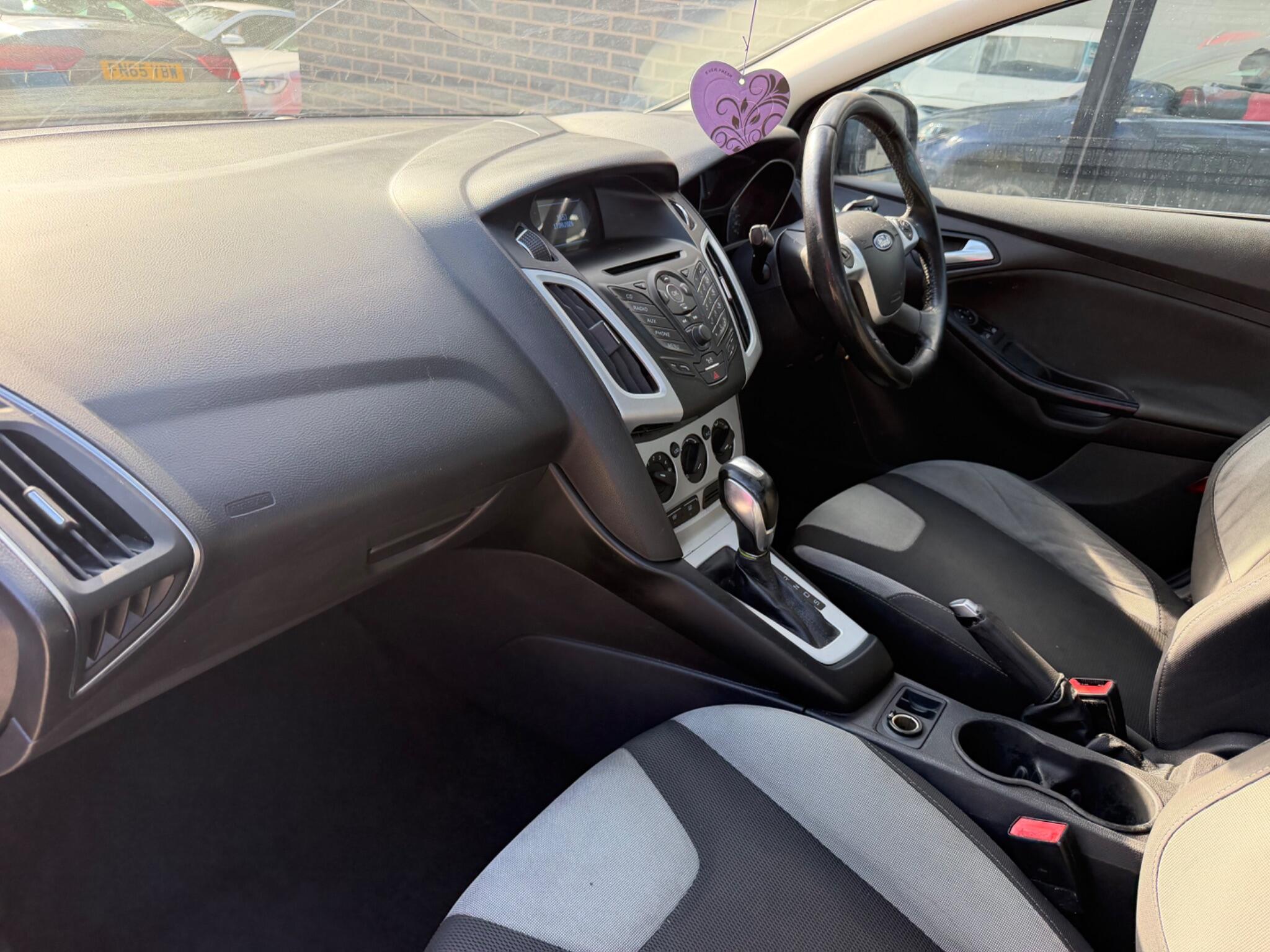 Ford Focus view 16