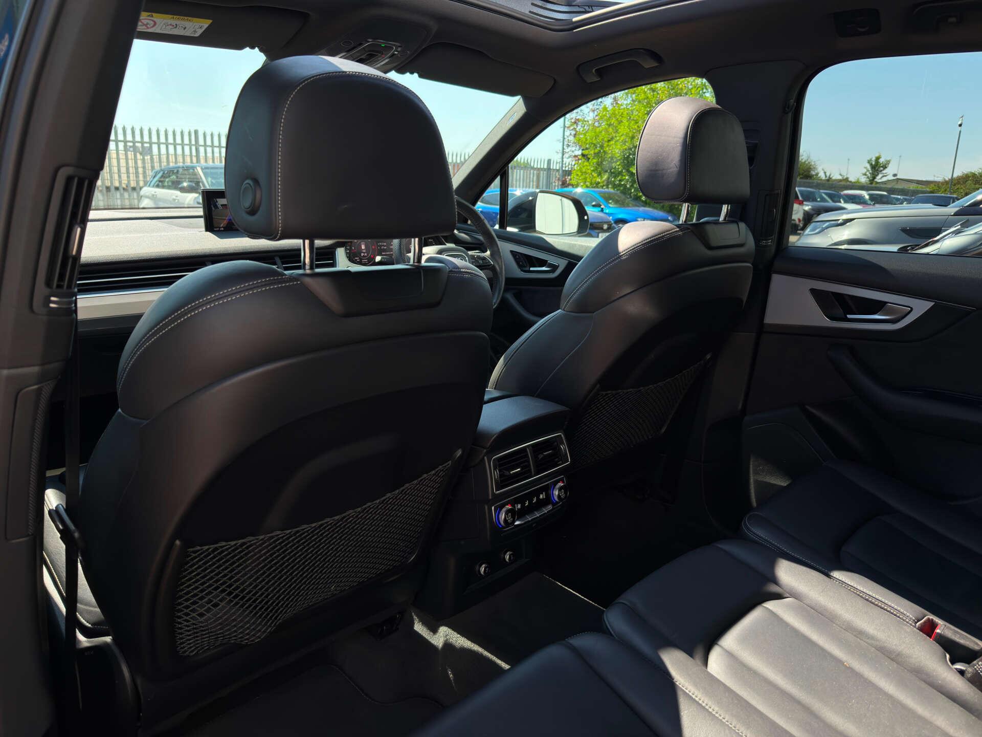Audi Q7 view 36