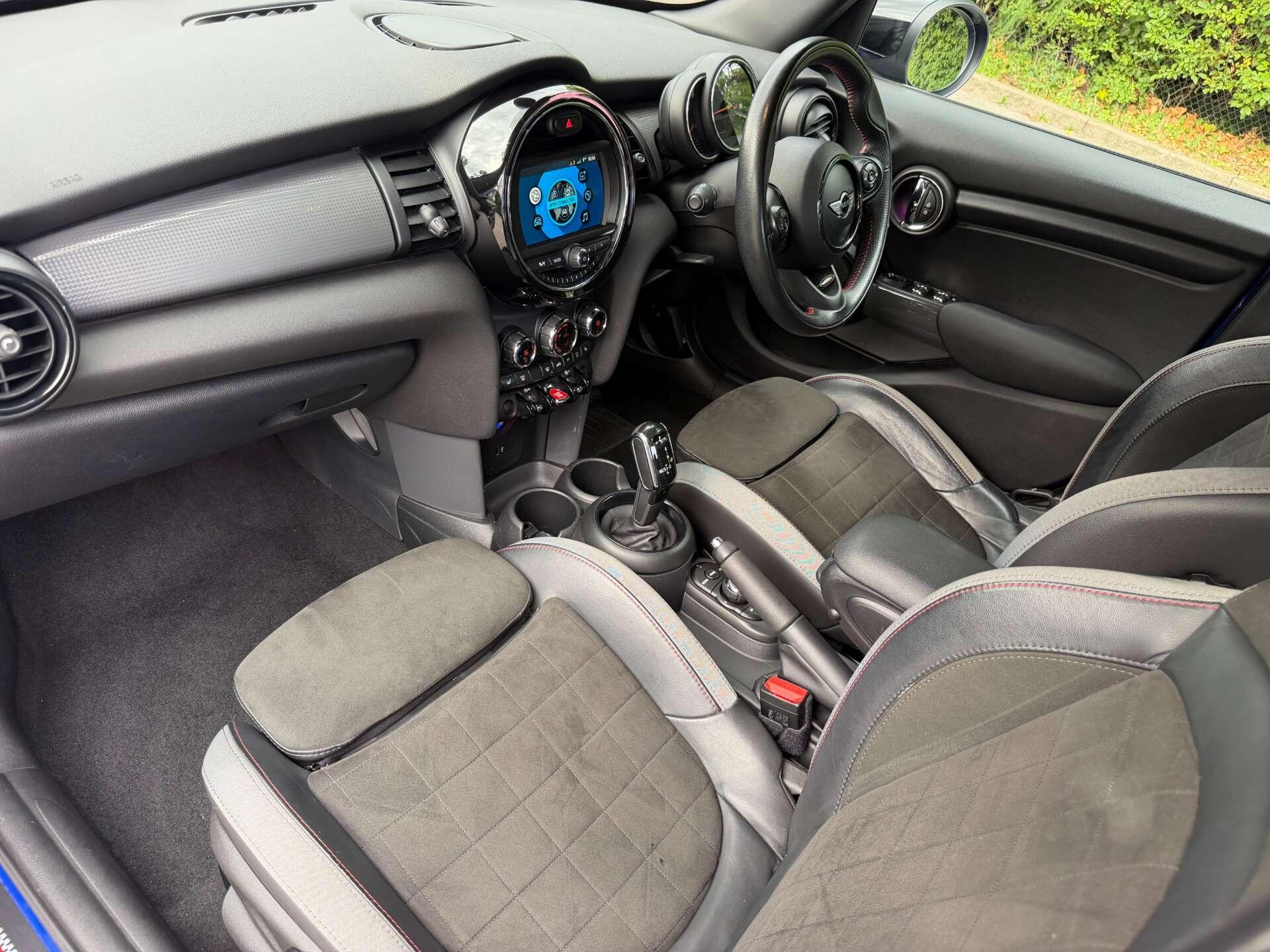 Mini Hatch view 21