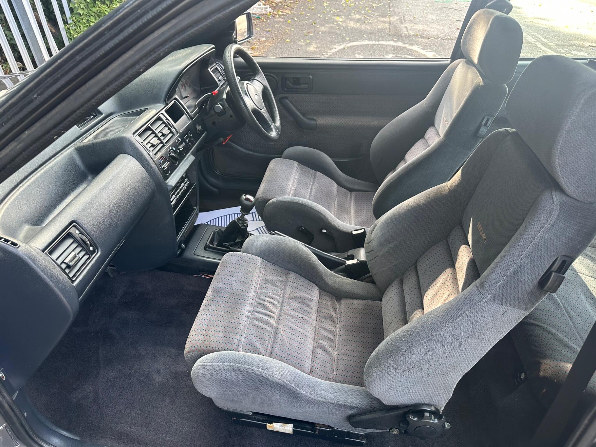 Ford Escort view 30