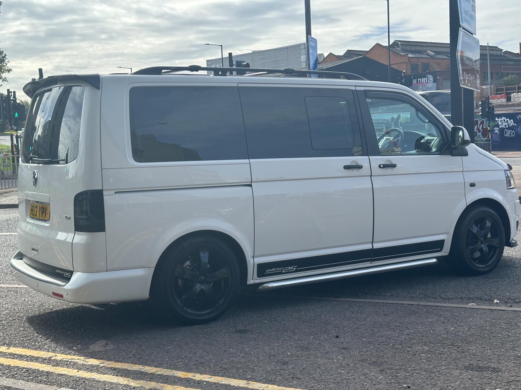 Volkswagen Caravelle view 43