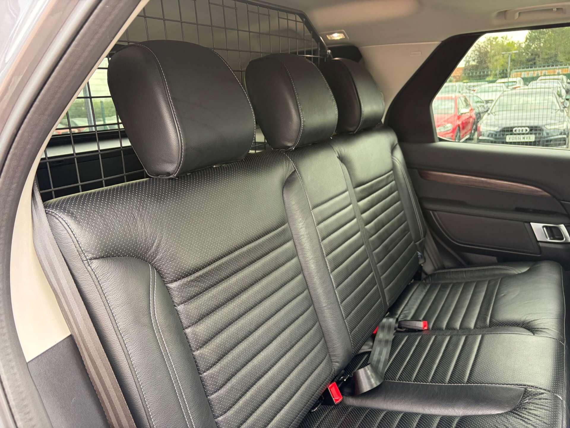 Land Rover Discovery 3 view 31