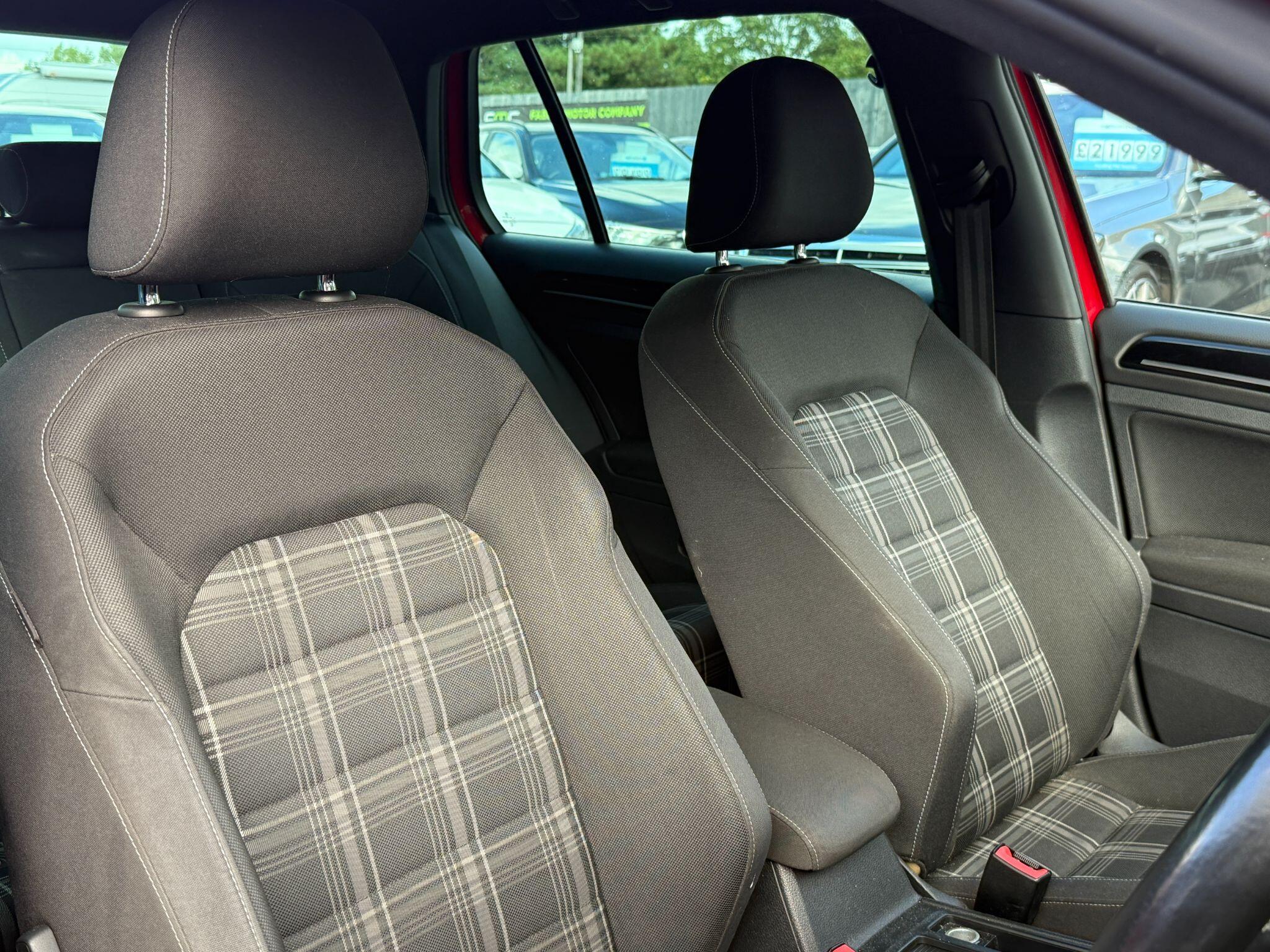 Volkswagen Golf view 13