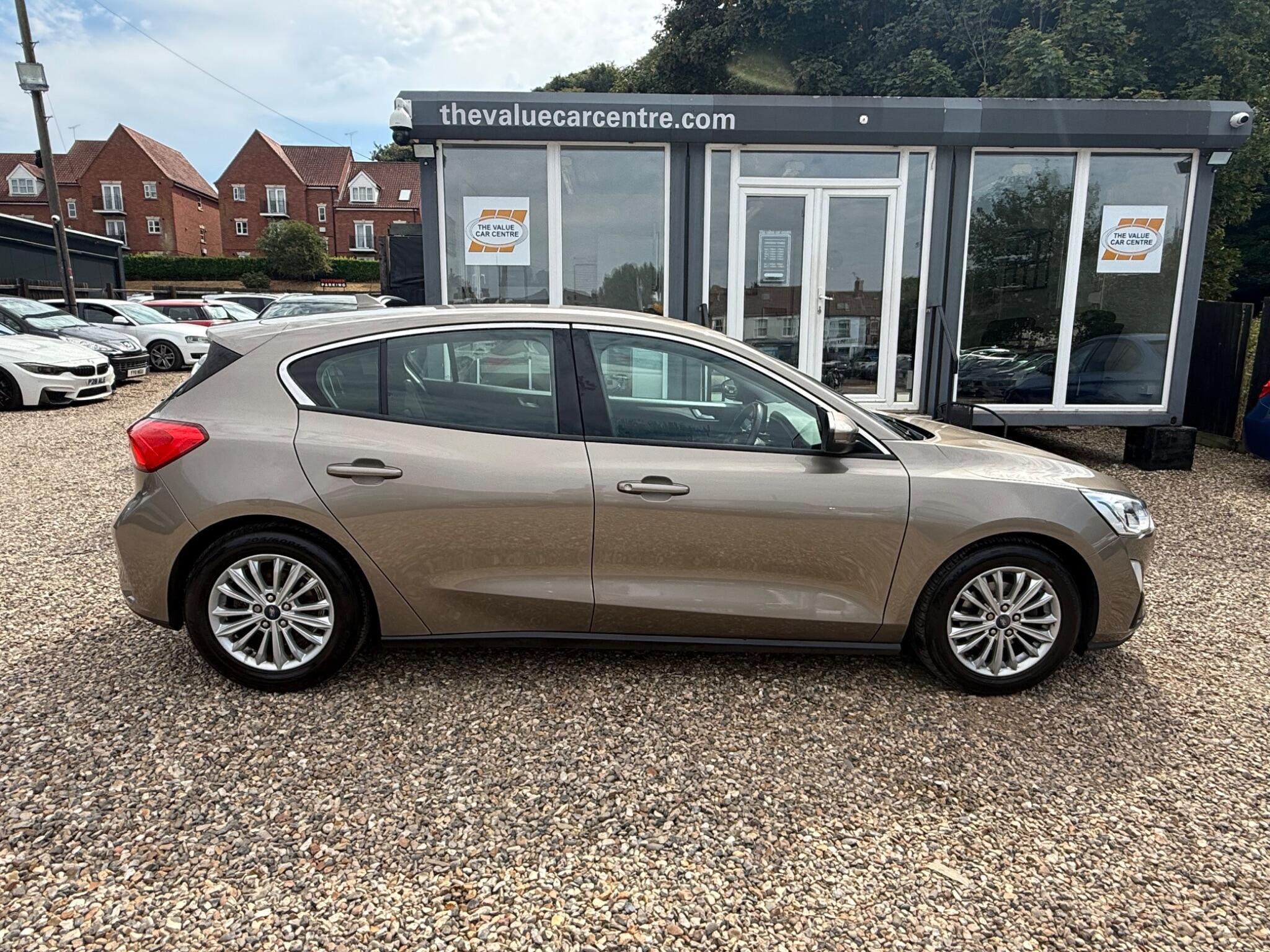 Ford Focus view 2